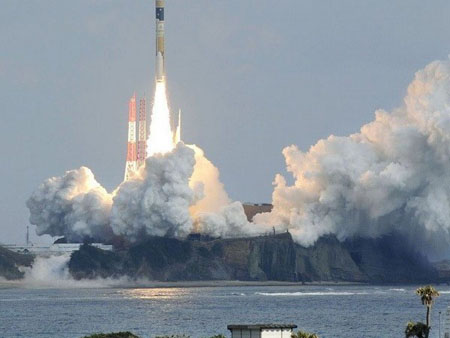 Tên lửa đẩy H-2A mang theo vệ tinh IGS Radar-5 tại Trung tâm Vũ trụ Tanegashima.